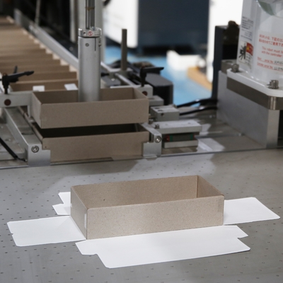 Твердая подарочная коробка машины упаковки коробки, коробка крышки Kraft верхняя нижняя твердая & роскошная делая машина